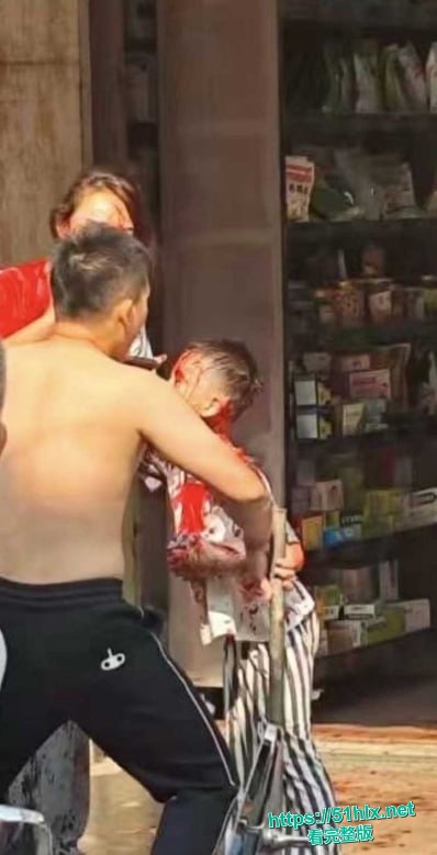 现场第一张图片展示事发店铺外部