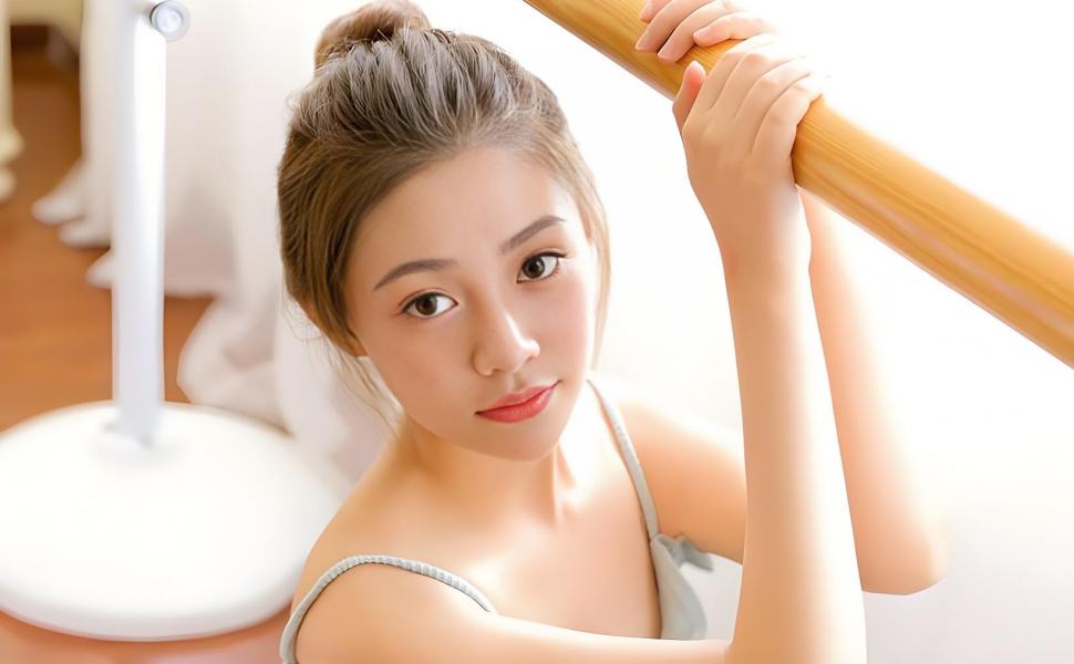 河北再爆“姐弟门”大瓜：性感御姐与弟弟私密自拍意外泄露，全网炸锅！