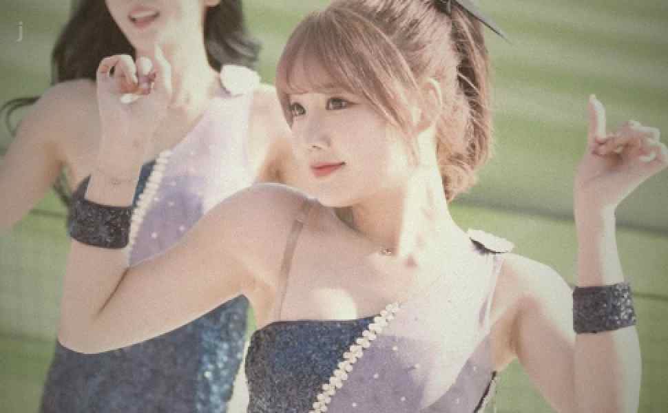 动车上演激情戏码，总华探长的小狗与黑丝女郎的足交后入实录