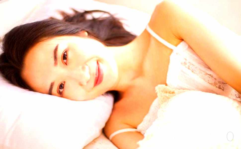 抖音主播奈奈御子居家不雅视频流出，腿侧蛇形纹身成关键证据
