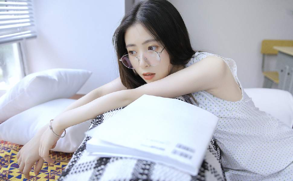 侃爷携妻走格莱美红毯，真空上阵尺度爆表！网友直呼：镜头都不敢眨眼