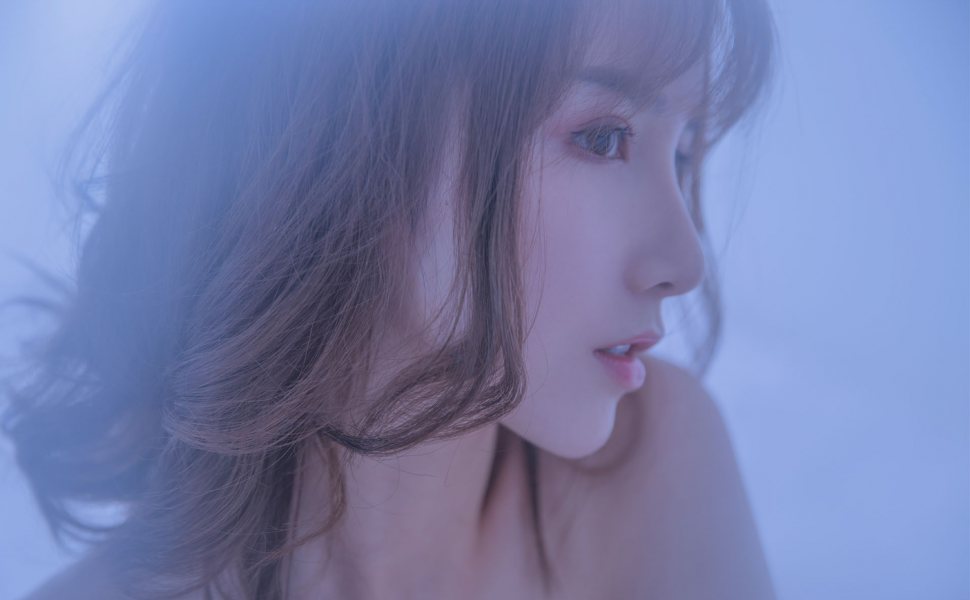 信号塔上被绑裸女引热议,网友推测又是"主人任务"惹祸