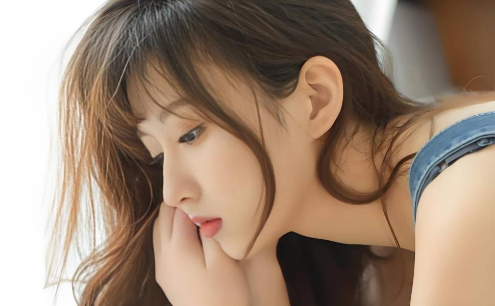 广东职业技术学院女生赵亦舒不雅视频引发热议，JK形象与私密行为形成鲜明反差