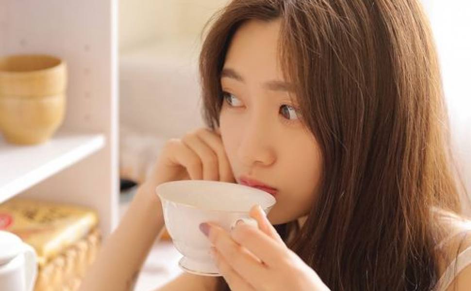 吃播太难混？高颜值女主播金熙宰转行涉黄，全裸自慰视频疯传全网！